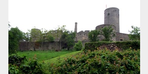 Die Burg Mnzenberg, 1162 erstmals erwhnt ist heute eine gegen Entgelt zu besichtigende Ruine im Bestand der Staatlichen Schlsser und Grten Hessens.