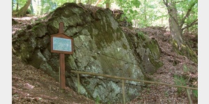 Der Justinusfelsen bei Adolfseck, hier verewigte sich ein Rmer vor knapp 2000 Jahren mit dem Namenszug lanuarius lustinus.