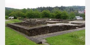 Sanierte Grundmauerreste des ehemaligen rmischen Kastellbades Schirenhof bei Schwbisch Gmnd