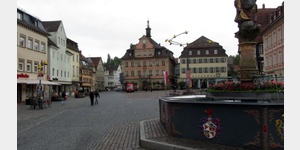 Schwbisch Gmnd, der Sdteil des Marktplatzes mit Marienbrunnen und dem Rathaus  (hinten Mitte)