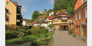 Kurort Rathen, im Hintergrund die Burg Altrathen