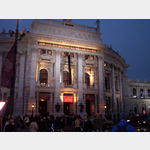 Vorstellungsbeginn am Wiener Hofburgtheater, Doktor-Karl-Lueger-Ring 2, 1010 Wien, sterreich