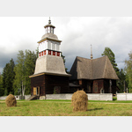 Die 250 Jahre alte Kirche von Petjvesi  ist Finnlands bedeutendstes Denkmal der Holzarchitektur und wurde 1994 in die UNESCO-Liste des Weltkulturerbes aufgenommen. Sie wird durch den Glockenturm betreten. Eintritt pro Person (2012) 3 Euro.