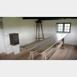 Die kleinste noch erhaltene Schule Dnemarks aus dem Jahre 1784 kann man bei dem kleinen Ort Toftum auf der Insel Rm besichtigen. In dem einzigen kleinen Klassenraum sollen zeitweise bis zu 40 Schler gelernt haben. 
