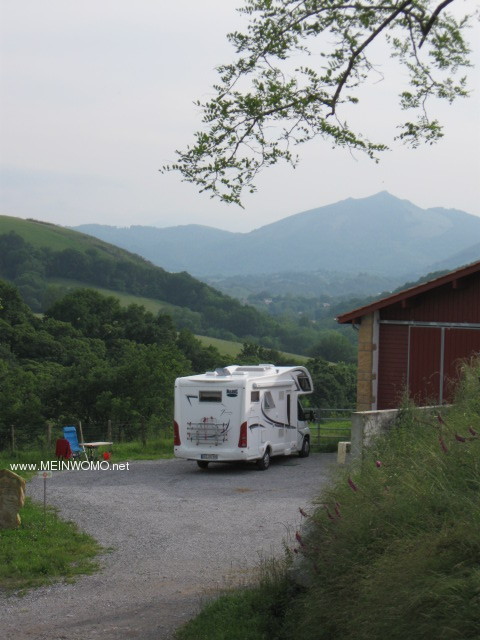  Parking space with a beautiful space on the Pyrenees