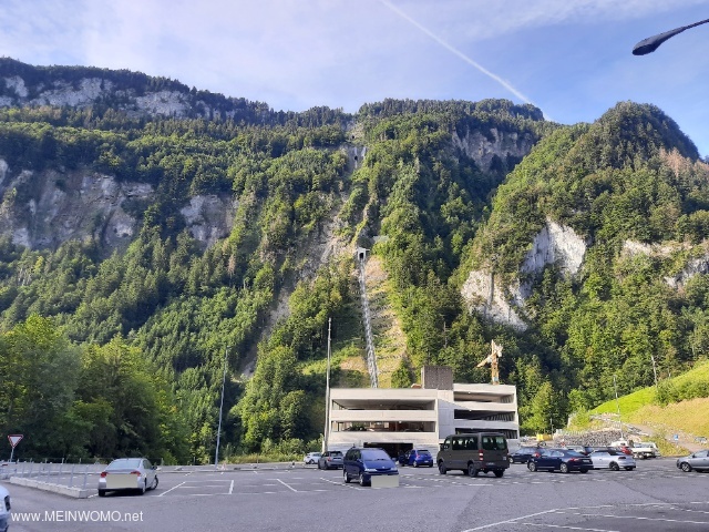 Parcheggio presso la stazione a valle della Stossbahn
