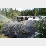 Regenbogen beim oberen Rand des Wasserfalls