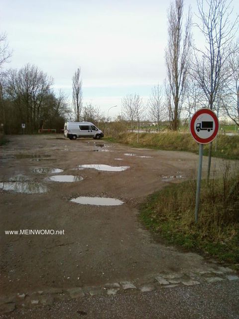 Place at the lock, no offizieler parking (no P-plate) 