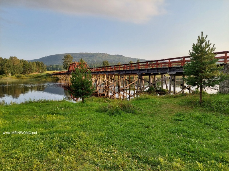   Veduta del ponte di legno    