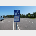 Parkplatzschild mit bernachtungspreis