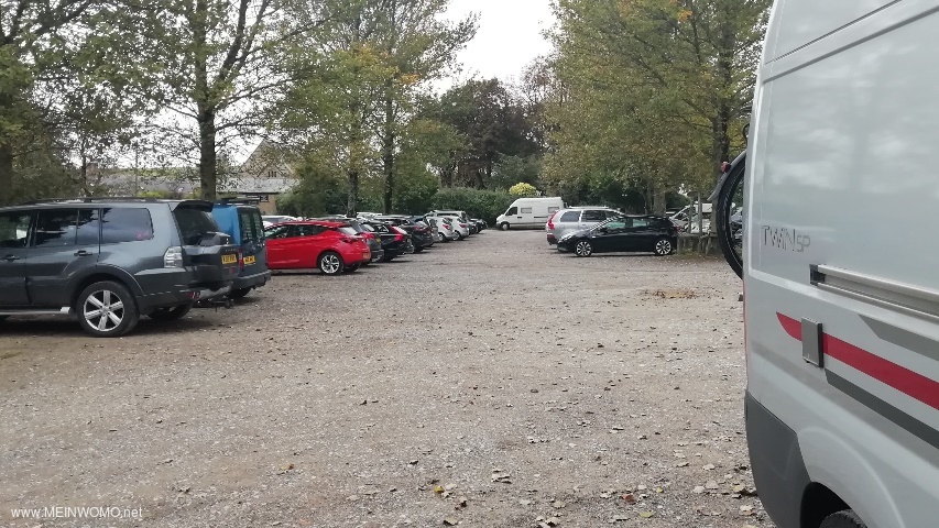  filled parking in the afternoon