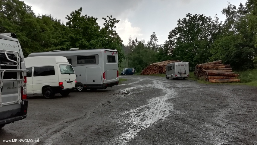 Parkeerplaats na hevig onweer