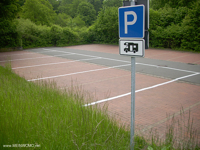  Den utsedda maj 2013 RV park p Thermalsolbad i Salzgitter-Bad med sex hyllplan.
