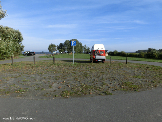  Un P-simple plaque cette aire de stationnement est marqu sur le port Zhlendorfer sur Barth Bodden ...