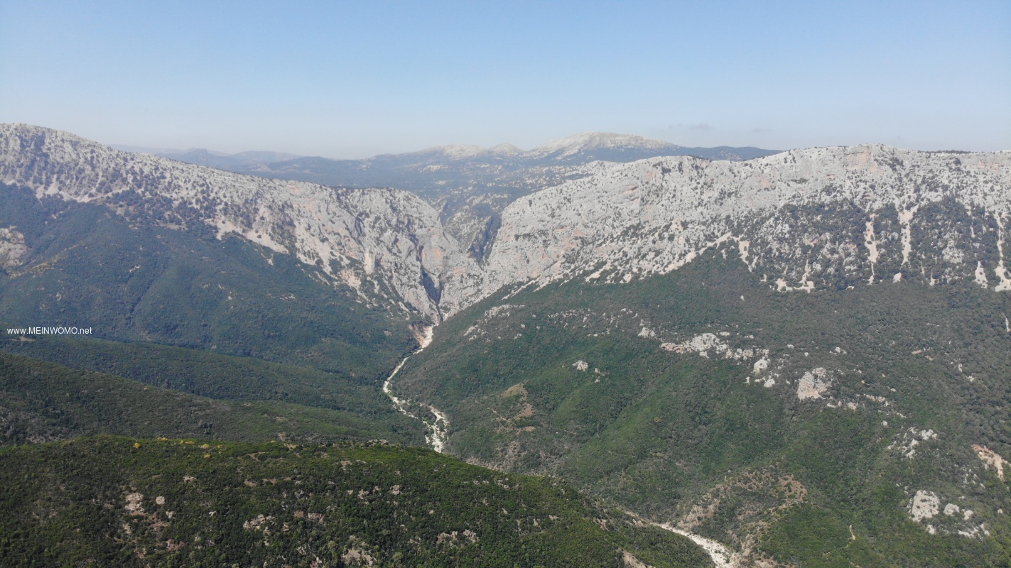 Blick in die Gola Su Goropu und den Canyon