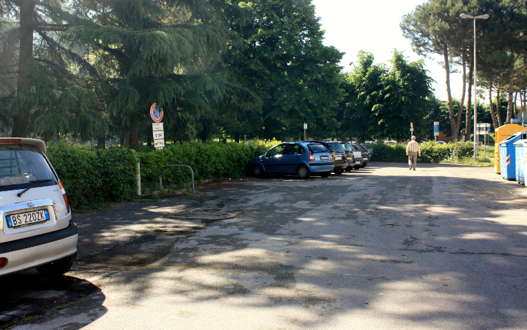  Parking space in Peschia