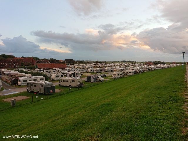View of the Neuharlingersiel campsite from the dike 