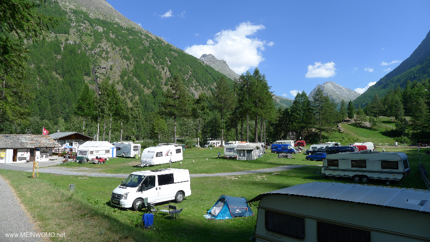  Overview of part of the campsite