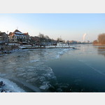 Seligenstdter Fhre auf dem zugefrorenen Main, Groe Maingasse 22, 63500 Seligenstadt, Deutschland