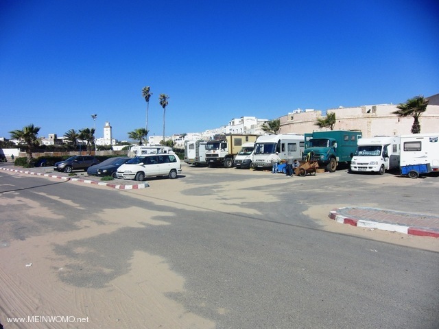  Parcheggio presso le mura della citt di Essaouira