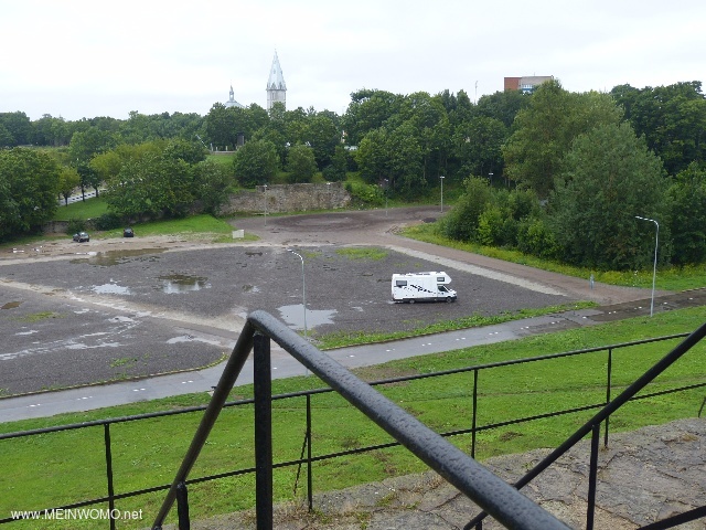  Parkeerplaats gezien vanaf de Hermannsfeste