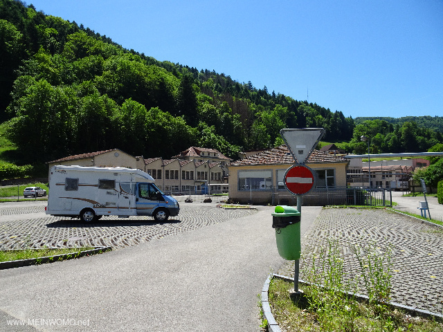  Saint-Ursanne: parkeringsavgiften kan betalas med kreditkort eller Twint  