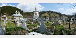 Kirchenanlage mit Friedhof