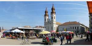 Wochenmarkt mit Orthodoxer Kathedrale