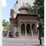 Stavropolos-Kirche, Eingang. Diese Kirche wurde von und fr griechische Mnche errichtet. Dies spiegelt sich auch in ihrem Stil wieder.