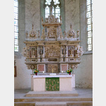 Burg, Oberkirche Unser Lieben Frauen, Innenansicht, Hochaltar 1607 von Michael Spie, einem Magdeburger Bildhauer. Der Altar erzhlt die Geschichte des Abendmahles. Eingerahmt wird die Darstellung links von Christus und rechts von Johannes dem Tufer.