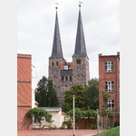 Burg, Unterkirche St. Nicolai, Westseite vom Berufsschulzentrum aus gesehen