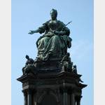 Wien, Maria-Theresia-DenkmalMaria-Theresia und die vier Kardinaltugenden:Gerechtigkeit, Kraft, Milde, Weisheit
