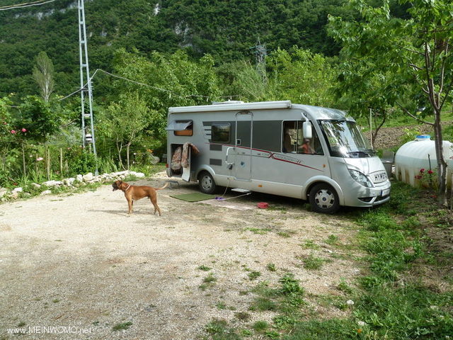  Restaurang med camping Besuroglu: N41, E32 8596, 85.657
