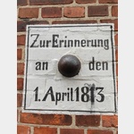 Kanonenkugel in der Wand zum Gedenken an den 1.4.1813