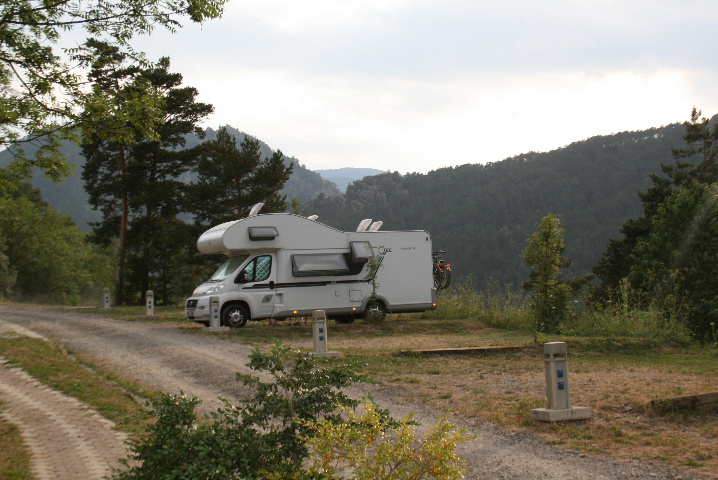 Il campeggio Vall de Ribes, sopra Ribes de Freser, ha solo 5-6 parcheggio per camper. Lungo circa se ...