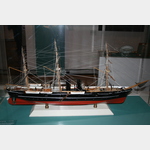im Marinemuseum ausgestelltes Schiff
