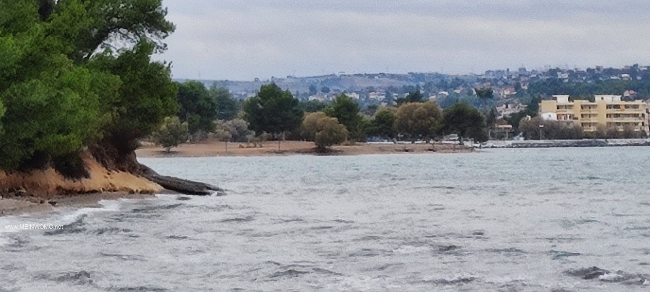   Vue dune plage voisine   