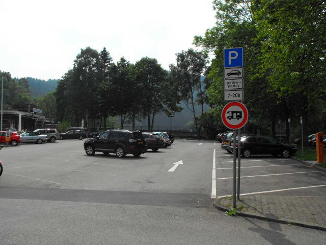 Dieser Parkplatz ist fr Womo gesperrt. Aufnahmedatum 12.08.2015, und auch nicht gebhrenfrei