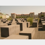 Das Denkmal fr die ermordeten Juden Europas im Zentrum Berlins ist die zentrale Holocaust-Gedenksttte Deutschlands, ein Ort der Erinnerung und des Gedenkens an die bis zu sechs Millionen Opfer