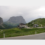 Landschaft und Gehft im Grdnertal - Sdtirol bei Wolkensteinam Gardena Pass