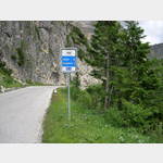Die Strasse nach Cortina de Ampezzo ist stellenweise in  den Berg gehauen