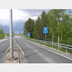 Vor uns die Brcke ber den Tornio, er bildet hier die Grenze zwischen Finnland und Schweden