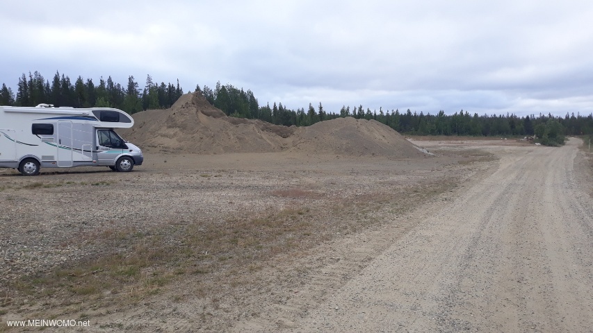  Thats just part of the place..  Behind the gravel mountain, near the 955 is again a large area.