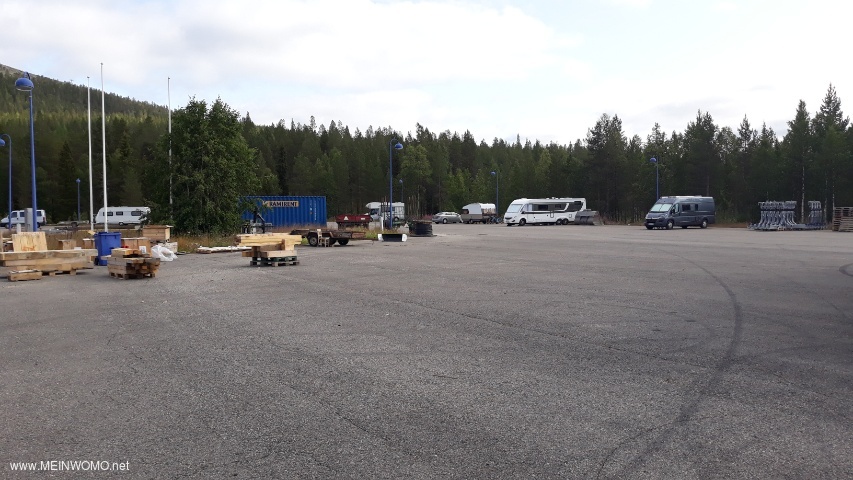  The picture shows a large part of the parking lot.