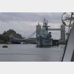 London HMS Belfast am Liegeplatz vor der Tower Bridge