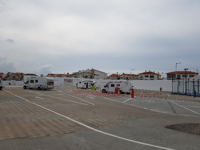  Pitches with electricity columns and water connections @ It is also possible to wash the motorhome. ...