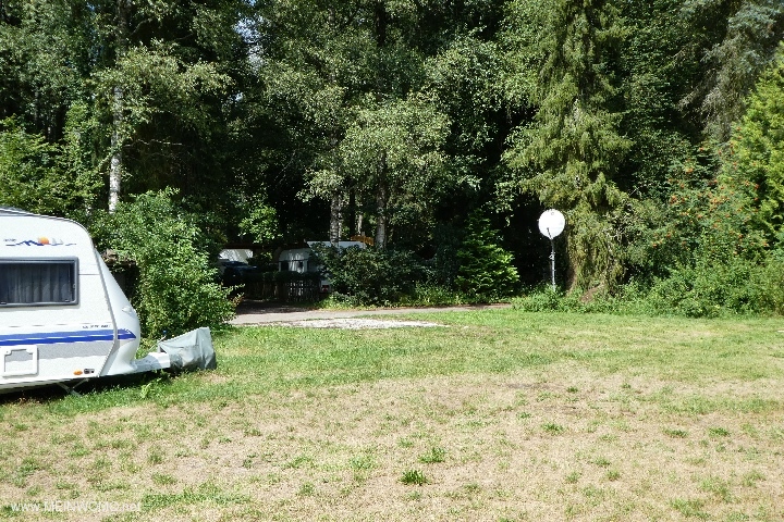 The parking space is a large meadow with electricity connections