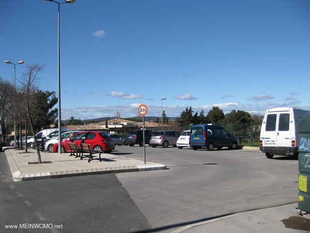WoMo-Stellplatz fr 5m lange und unbegrenzt hohe Fahrzeuge bis 3,5 t