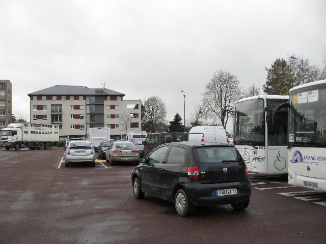  2016-01-05 Vire - parking space in a large parking lot