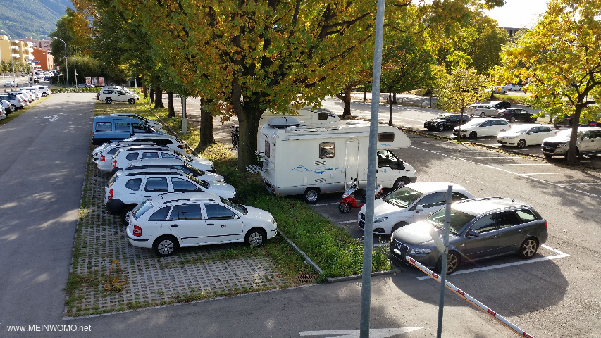  Ici, le parking  l’automne le samedi midi, il est prvu en semaine avec plus d’occupation, ave ...